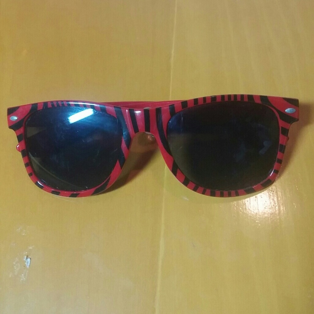 Red and Black Style Sunglasses